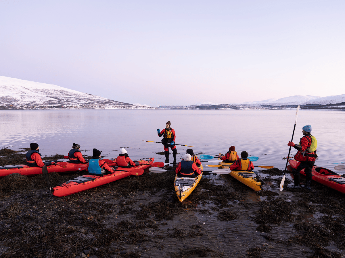Guidet vinterkajakktur fra Sommarøy Arctic Hotel photo 4
